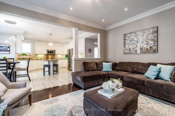 Photo 11 at 2270 Gladacres Lane, WM Westmount, Oakville