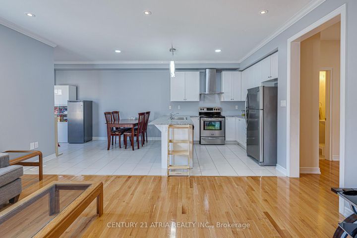 Photo 3 at 137 Barons Street, Kleinburg, Vaughan