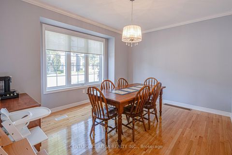 Photo 11 at 137 Barons Street, Kleinburg, Vaughan