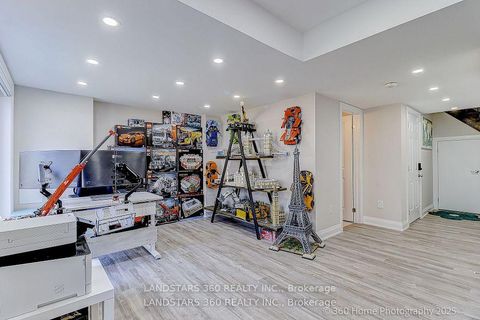 Photo 24 at 27 Duncombe Lane N, South Richvale, Richmond Hill