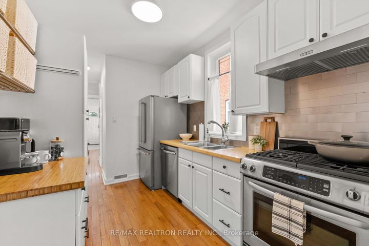 Photo 12 at 111 Fifth Street, New Toronto, Toronto