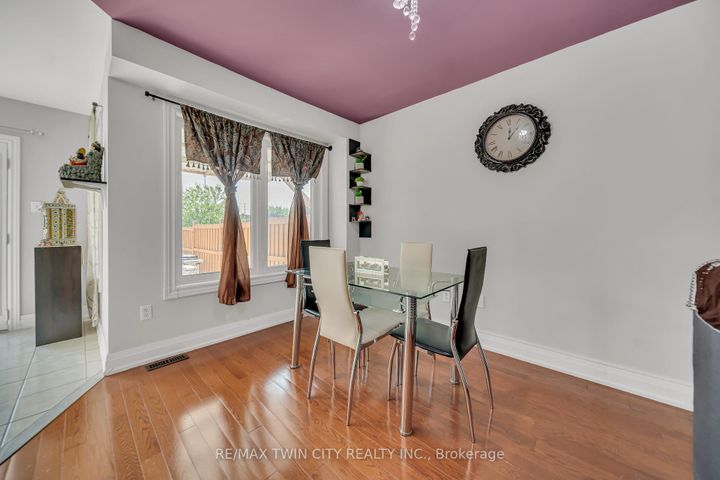 Photo 11 at 562 Orange Walk Crescent, Hurontario, Mississauga