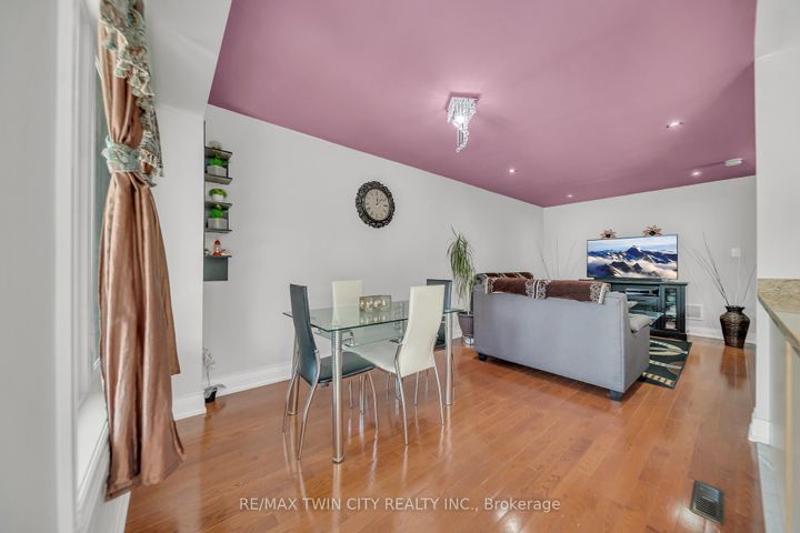 Photo 12 at 562 Orange Walk Crescent, Hurontario, Mississauga