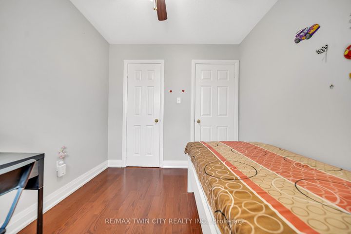 Photo 23 at 562 Orange Walk Crescent, Hurontario, Mississauga