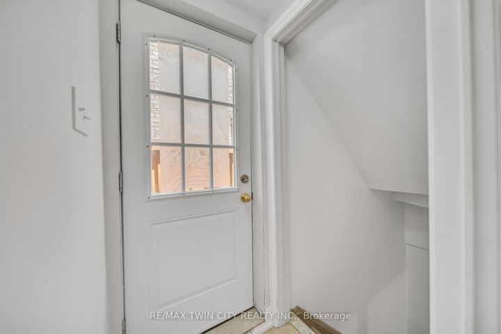 Photo 25 at 562 Orange Walk Crescent, Hurontario, Mississauga