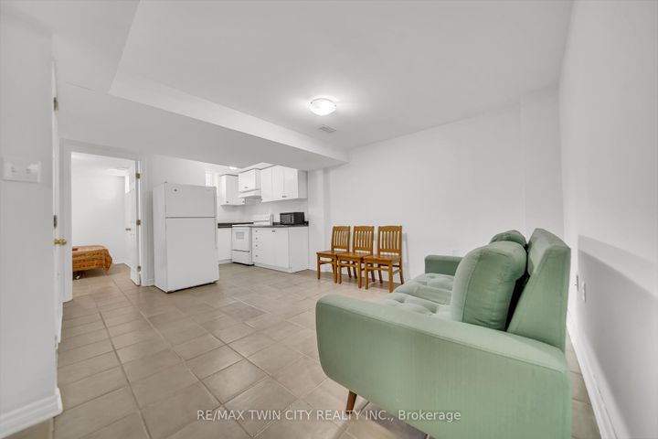 Photo 26 at 562 Orange Walk Crescent, Hurontario, Mississauga