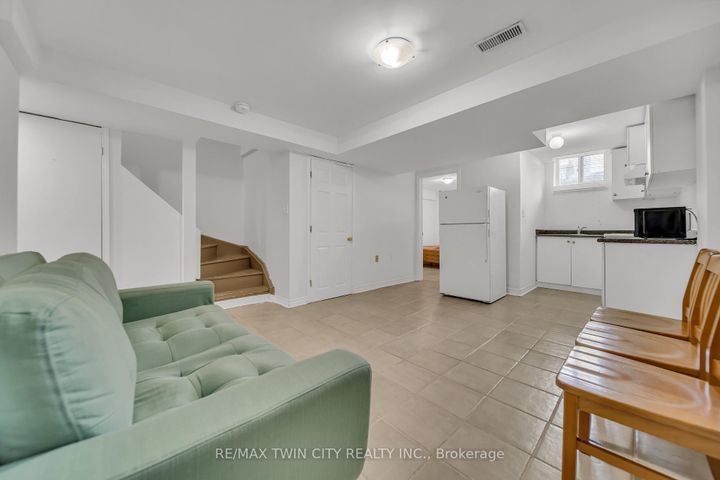 Photo 27 at 562 Orange Walk Crescent, Hurontario, Mississauga