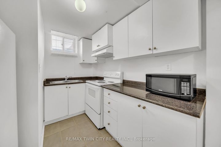 Photo 28 at 562 Orange Walk Crescent, Hurontario, Mississauga