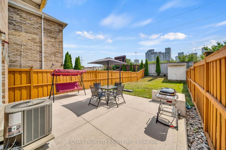 Photo 34 at 562 Orange Walk Crescent, Hurontario, Mississauga