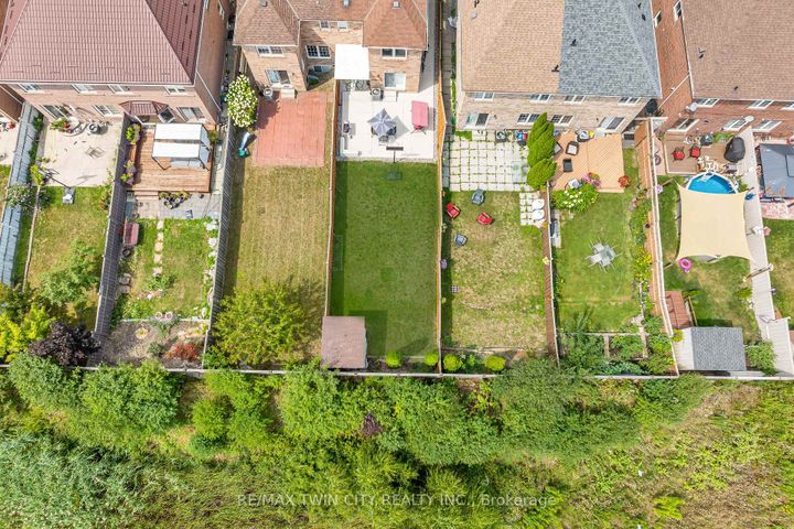 Photo 37 at 562 Orange Walk Crescent, Hurontario, Mississauga