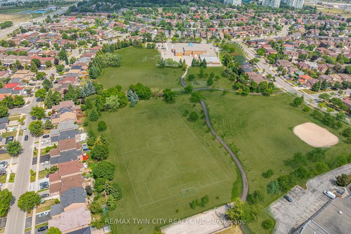 Photo 38 at 562 Orange Walk Crescent, Hurontario, Mississauga