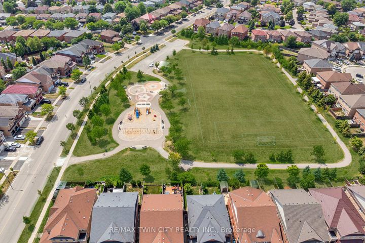Photo 39 at 562 Orange Walk Crescent, Hurontario, Mississauga