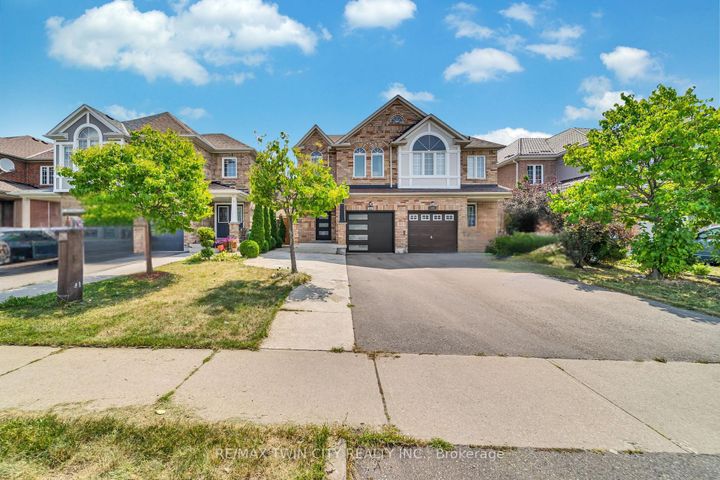 Photo 43 at 562 Orange Walk Crescent, Hurontario, Mississauga