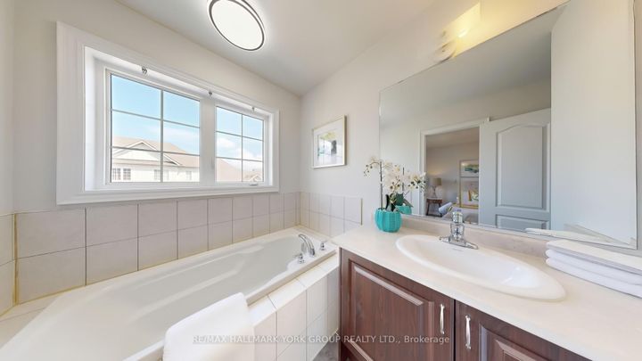 Photo 32 at 6 Roy Grove Way, Greensborough, Markham