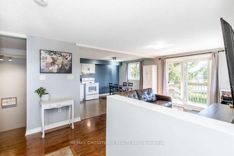 Photo 4 at 4 - 87 Goodwin Drive, Painswick South, Barrie Photo 4 at 4 - 87 Goodwin Drive, Painswick South, Barrie