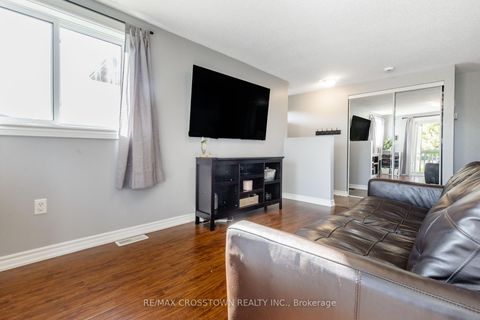 Photo 7 at 4 - 87 Goodwin Drive, Painswick South, Barrie Photo 7 at 4 - 87 Goodwin Drive, Painswick South, Barrie