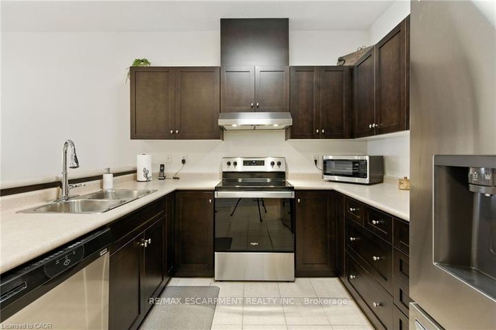 Photo 7 at 20 - 310 Southbrook Drive, Binbrook, Hamilton