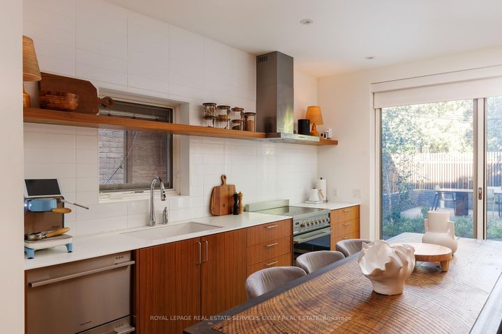 Photo 6 at 37 Gwynne Avenue, South Parkdale, Toronto