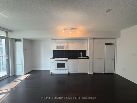 Photo 2 at 330 - 21 Iceboat Terrace, Waterfront Communities C1, Toronto