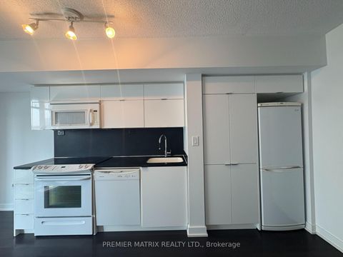Photo 4 at 330 - 21 Iceboat Terrace, Waterfront Communities C1, Toronto