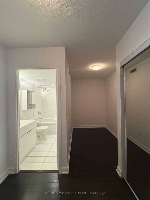 Photo 10 at 330 - 21 Iceboat Terrace, Waterfront Communities C1, Toronto