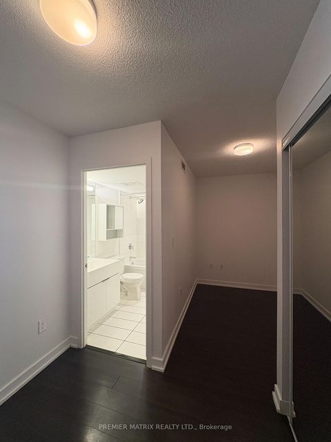 Photo 11 at 330 - 21 Iceboat Terrace, Waterfront Communities C1, Toronto