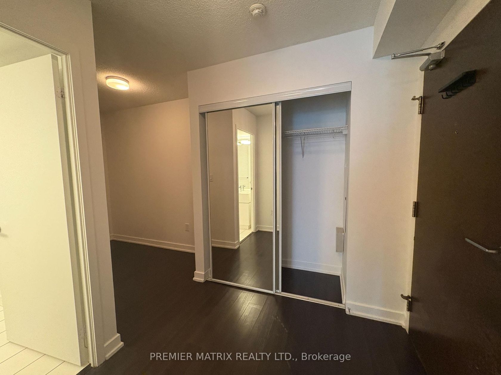 330 - 21 Iceboat Terrace, Waterfront Communities C1, Toronto photo number 2 330 - 21 Iceboat Terrace, Waterfront Communities C1, Toronto photo number 2