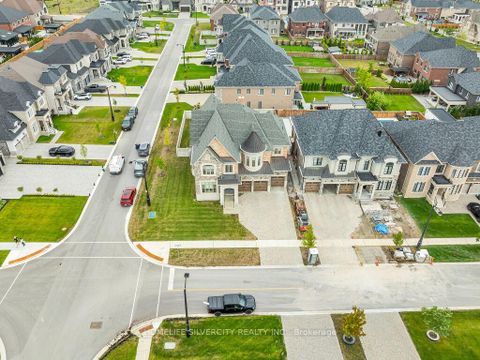 Photo 2 at 2 ENDLESS Circle, Kleinburg, Vaughan