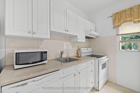 Photo 13 at 92 Bellwoods Avenue, Bellwoods, Toronto