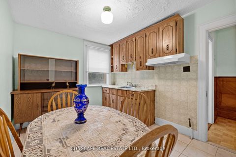 Photo 24 at 92 Bellwoods Avenue, Bellwoods, Toronto