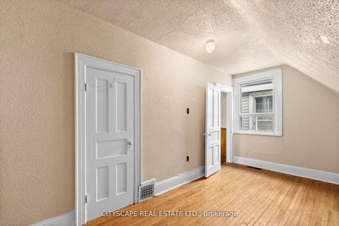 Photo 36 at 92 Bellwoods Avenue, Bellwoods, Toronto