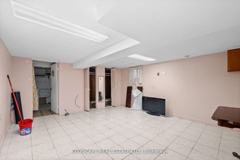 Photo 37 at 92 Bellwoods Avenue, Bellwoods, Toronto