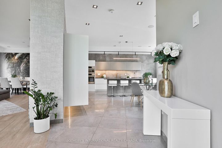 Photo 3 at 31 Overton Crescent, Don Mills, Toronto