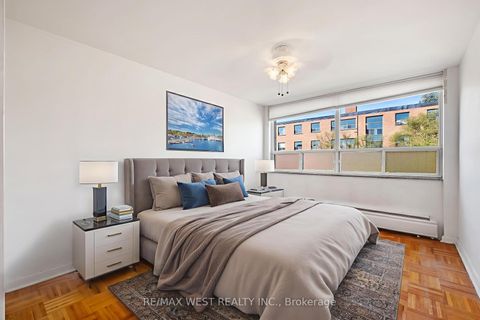 Photo 5 at 35 - 8 Kinsdale Boulevard, Queensway, Toronto