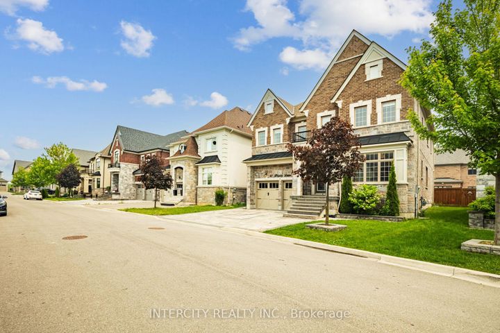 Photo 5 at 61 Degrey Drive, Bram East, Brampton