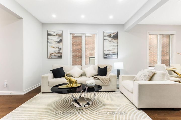 Photo 5 at 20 Vanderpool Crescent, Bram East, Brampton