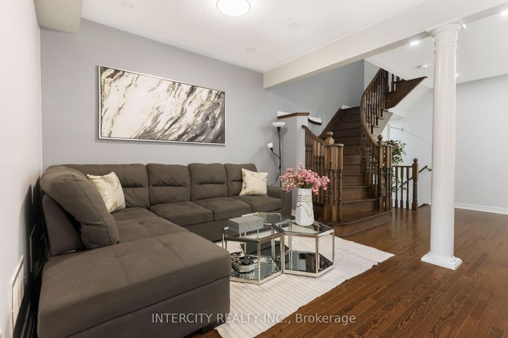 Photo 8 at 20 Vanderpool Crescent, Bram East, Brampton