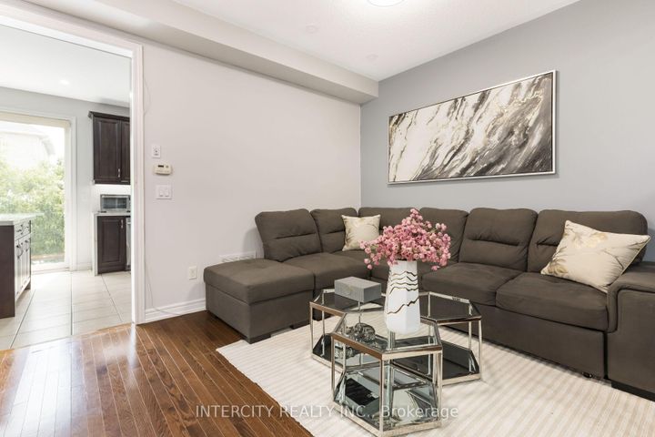 Photo 10 at 20 Vanderpool Crescent, Bram East, Brampton