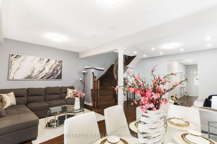 Photo 11 at 20 Vanderpool Crescent, Bram East, Brampton