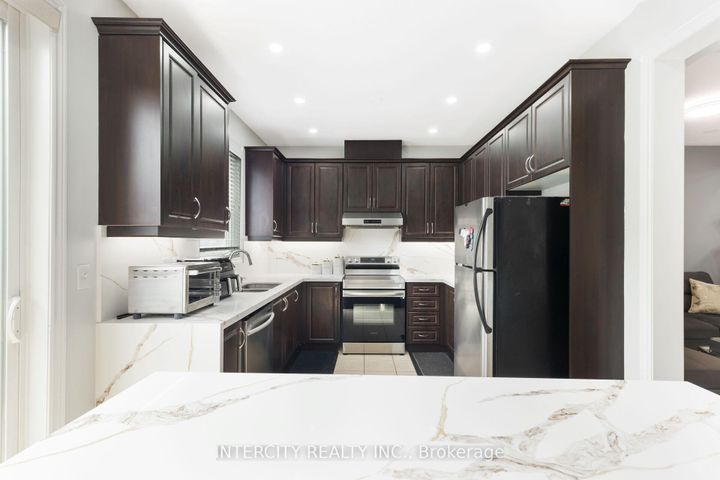 Photo 12 at 20 Vanderpool Crescent, Bram East, Brampton