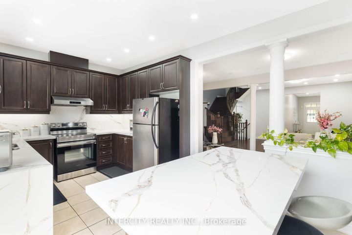 Photo 13 at 20 Vanderpool Crescent, Bram East, Brampton