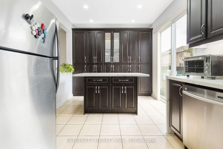 Photo 16 at 20 Vanderpool Crescent, Bram East, Brampton