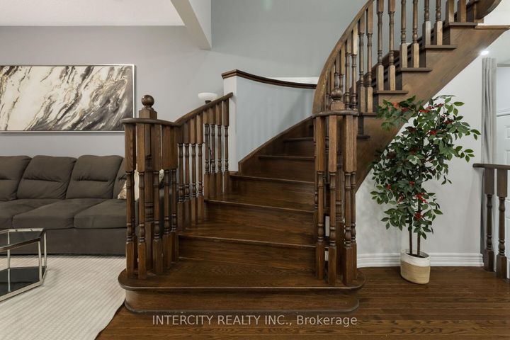 Photo 19 at 20 Vanderpool Crescent, Bram East, Brampton