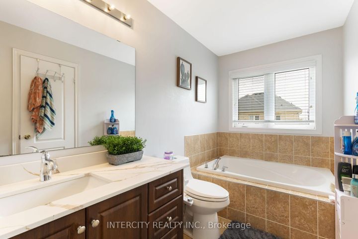 Photo 27 at 20 Vanderpool Crescent, Bram East, Brampton