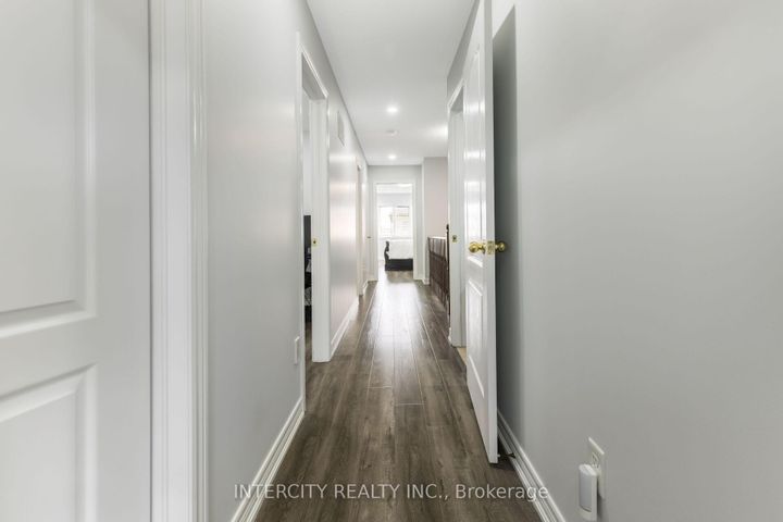 Photo 31 at 20 Vanderpool Crescent, Bram East, Brampton