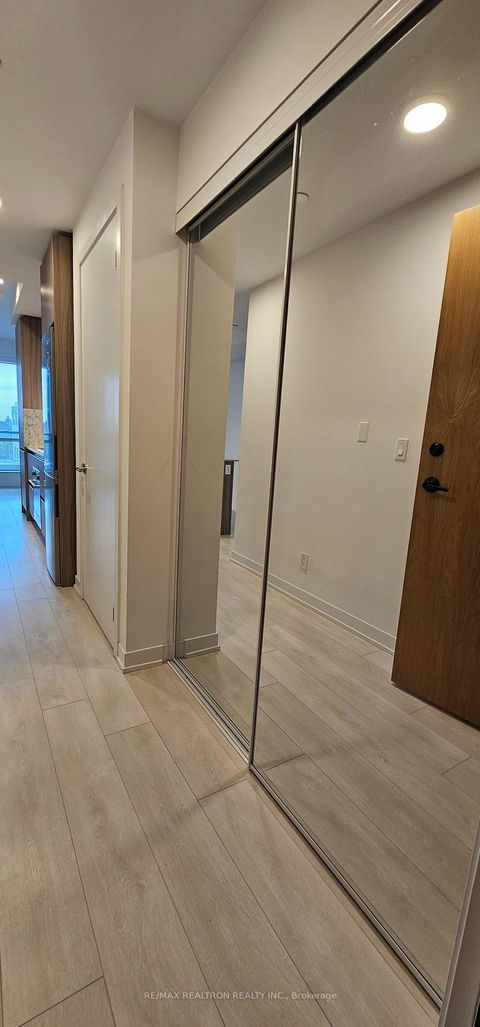 Photo 2 at 432 - 7950 Bathurst Street, Beverley Glen, Vaughan