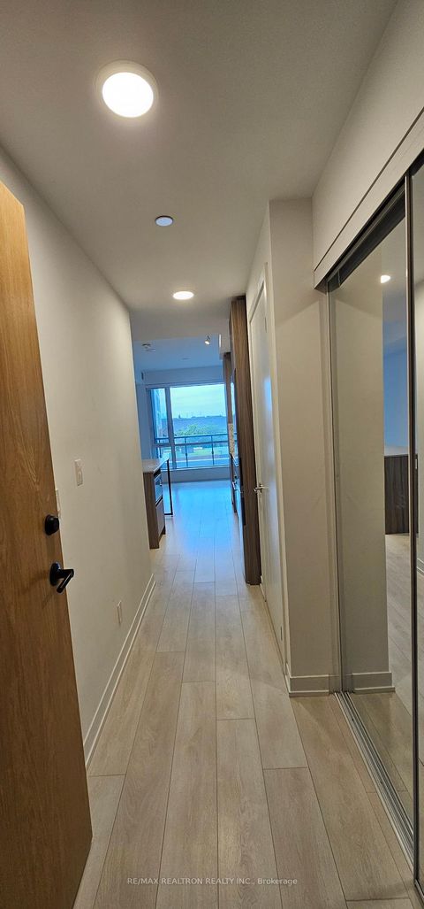 Photo 3 at 432 - 7950 Bathurst Street, Beverley Glen, Vaughan
