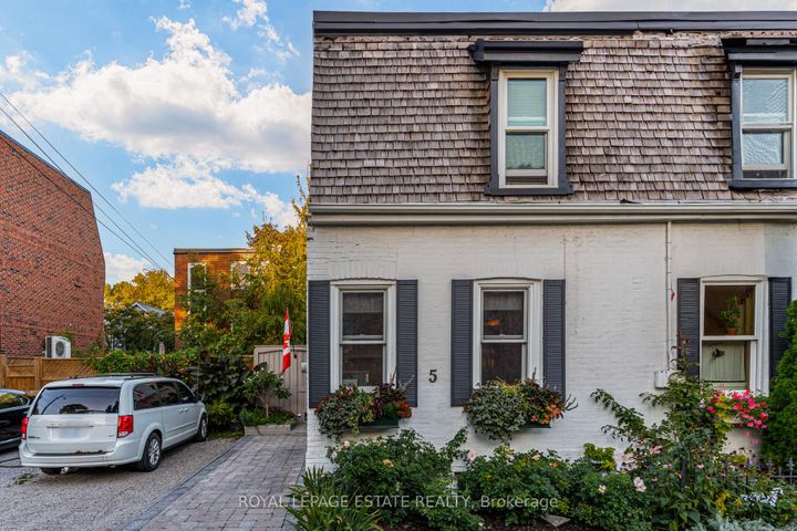 Photo 2 at 5 Woodstock Place, South St. James Town, Toronto