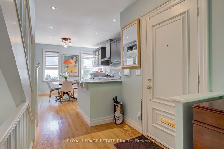 Photo 4 at 5 Woodstock Place, South St. James Town, Toronto