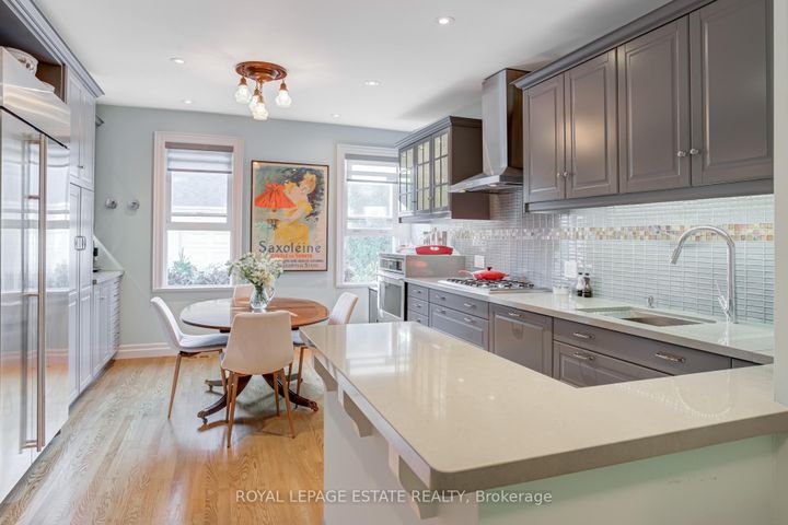 Photo 12 at 5 Woodstock Place, South St. James Town, Toronto